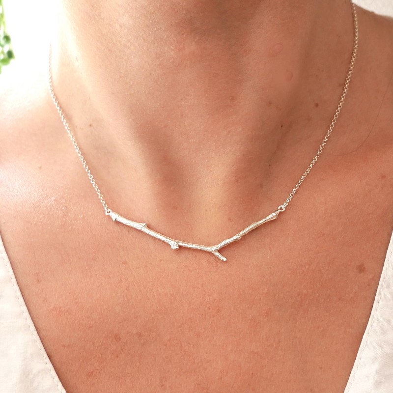Zweig Halskette aus Sterling Silber Desiree Schmidt Paris Eda 77,00 € Zweig Halskette aus Sterling Silber Desiree Schmidt Paris Eda 77,00 €
