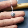 Anhänger an einer Kette aus recyceltem 925er Silber „Rising Sun“.