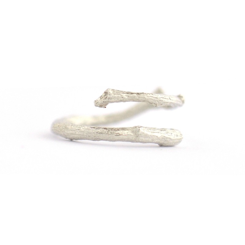 Zweig verstellbarer Ring aus Sterling Silber Eda 57,00 € Zweig verstellbarer Ring aus Sterling Silber Eda 57,00 €