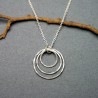 Halskette mit mehreren Kreisen aus recyceltem und upgecyceltem 925e...