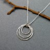 Halskette mit mehreren Kreisen aus recyceltem und upgecyceltem 925er Silber der Kollektion Maya