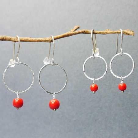 Minimalist round dangling earrings with a small red glass bead in upcycled and recycled 925 silver ♻ for women.