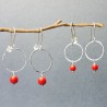 Minimalist round dangling earrings with a small red glass bead in upcycled and recycled 925 silver ♻ for women.