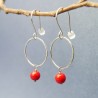 Minimalist round dangling earrings with a small red glass bead in upcycled and recycled 925 silver ♻ for women.