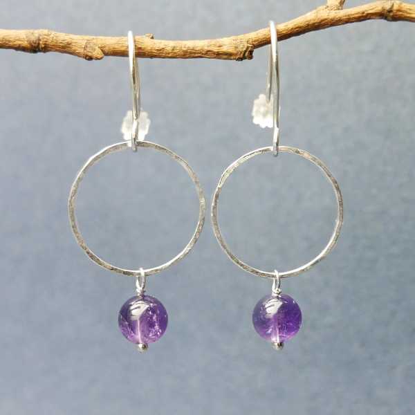 Minimalist round dangling earrings with an amethyst bead in upcycled and recycled 925 silver ♻ for women.