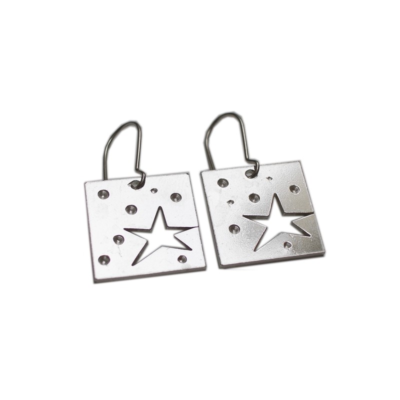 Boucles d'oreilles Etoile pendantes carrées en argent massif 925/1000 Star 75,00 € Boucles d'oreilles Etoile pendantes carrées en argent massif 925/1000 Star 75,00 €