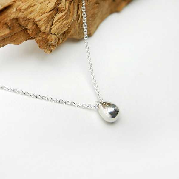 Solitaire necklace with a drop-shaped pearl in minimalist recycled 925 silver with adjustable chain
