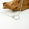 Petit collier deux anneaux fins entrelacés en argent 925 recyclé minimaliste sur chaine ras de cou pour femme made in France