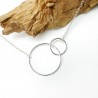 Collier deux anneaux fins entrelacés en argent 925 recyclé minimaliste sur chaine ras de cou pour femme made in France