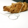 Halskette mit zwei dünnen, ineinander verschlungenen Ringen recyceltem 925er Silber an einer Chokerkette für Damen