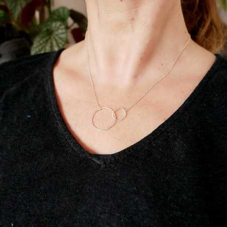Minimalist necklace with two thin intertwined rings recycled 925 silver on a choker chain for women