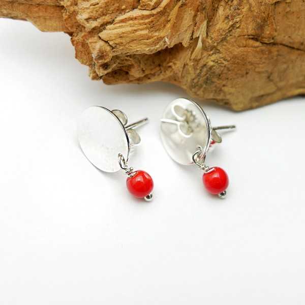 Runde Ohrringe aus recyceltem 925er Silber und roter Perle