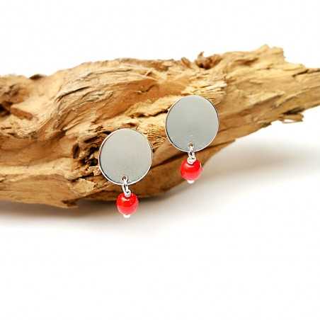 Runde Ohrringe aus recyceltem 925er Silber und roter Perle
