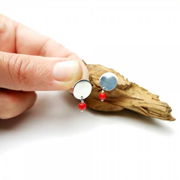 Round stud earrings in recycled 925 silver and red pearl