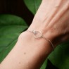 Minimalistischer Armband mit zwei ineinander verschlungenen runden Ringen aus recyceltem 925er Silber