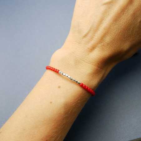Bracelet fin en argent 925 recyclé et perles de verre rouges minimaliste perles carrées