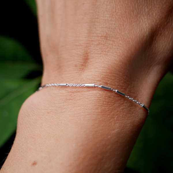 Bracelet en argent 925 recyclé minimaliste pour femme chaine fine tubes alternés accumulable et réglable