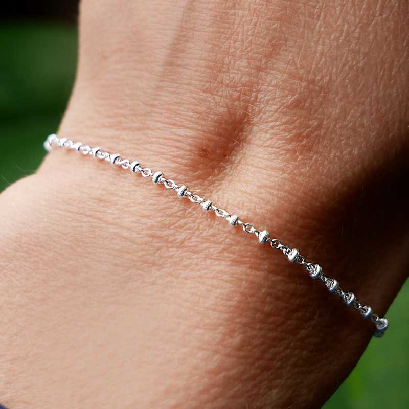 Minimalistisches Armband aus recyceltem 925er Silber für Damen mit abwechselnden Perlen
