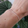 Minimalistisches Armband aus recyceltem 925er Silber für Damen mit abwechselnden quadratischen Perlen