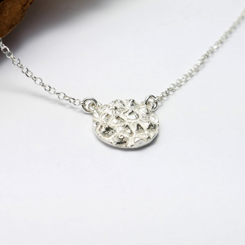 Small Litchi sterling silver adjustable necklace Litchi 57,00 € Small Litchi sterling silver adjustable necklace Litchi 57,00 €