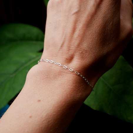 Minimalist recycled 925 silver bracelet for women with oval links