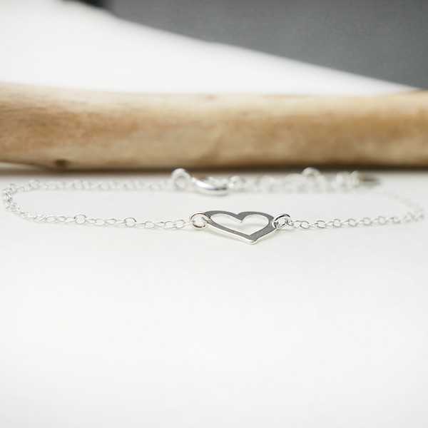 Large hollowed out heart women's bracelet in minimalist recycled 925 silver for women