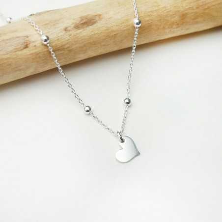 Solitärer Damen-Herzanhänger aus minimalistischem recyceltem 925er Silber für Damen an einer feinen, verstellbaren Perlenkette