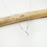 Solitärer Damen-Herzanhänger aus minimalistischem recyceltem 925er Silber für Damen an einer feinen, verstellbaren Perlenkette
