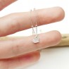 Solitärer Damen-Herzanhänger aus minimalistischem recyceltem 925er Silber für Damen an einer feinen, verstellbaren Perlenkette