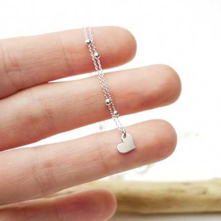Solitärer Damen-Herzanhänger aus minimalistischem recyceltem 925er Silber für Damen an einer feinen, verstellbaren Perlenkette
