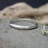 Dünner Ring aus recyceltem 925er Silber halber Armreif glänzend stapelbar Unisex