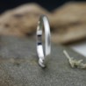 Bague fine en argent 925 recyclé demi jonc empilable brossé mat unisexe
