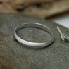 Dünner Ring aus recyceltem 925er Silber halber Armreif matt gebürstet stapelbar Unisex