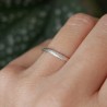 Dünner Ring aus recyceltem 925er Silber halber Armreif sandgestrahlt stapelbar Unisex