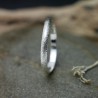 Dünner Ring aus recyceltem 925er Silber halber Armreif sandgestrahlt stapelbar Unisex
