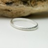 Dünner Ring aus recyceltem 925er Silber halber Armreif sandgestrahlt stapelbar Unisex