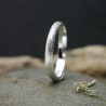 Ehering aus recyceltem 925er Silber halber Armreif sandgestrahlt stapelbar Unisex